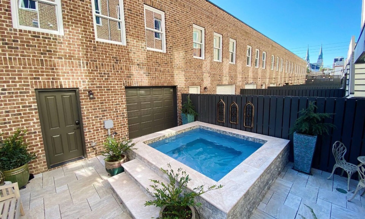 Historic District - North House | Plunge Pool and Parking, 3 Stories in Historic Downtown by Lucky Savannah