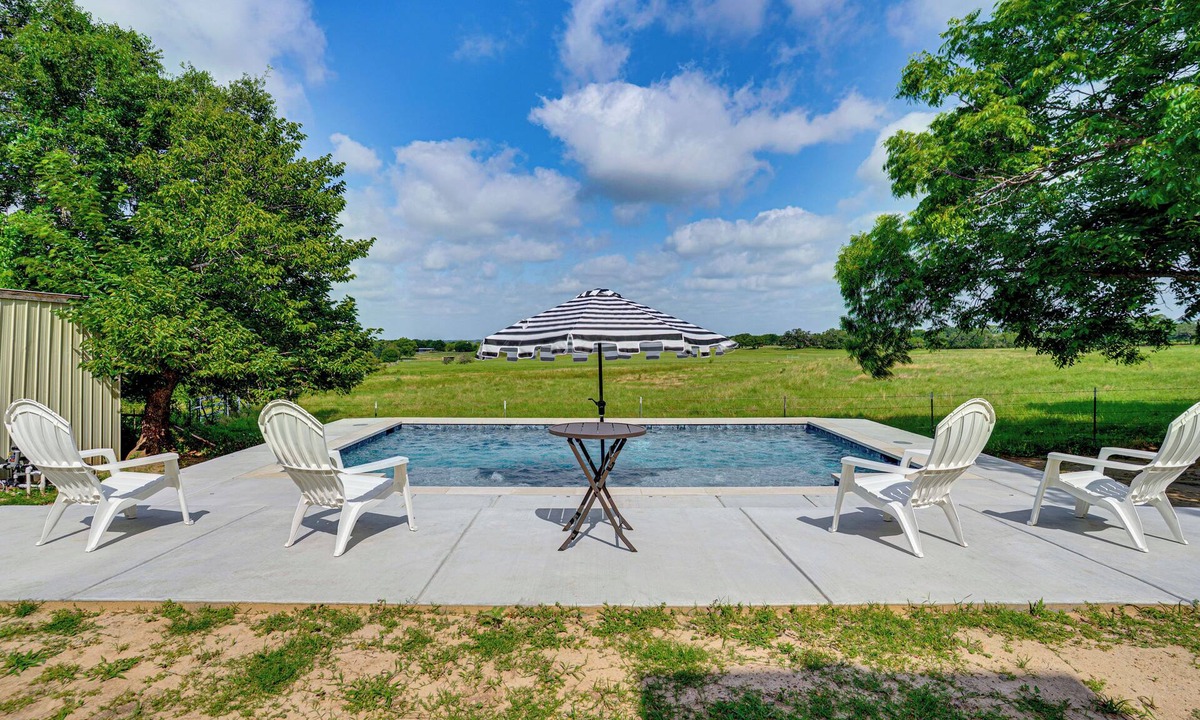 Weatherford Apartment | Pool, Fire Pit! Farm Retreat Near Dwtn Weatherford