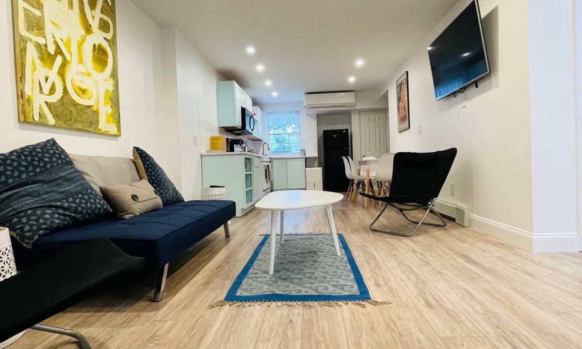 McGinley Square Apartment | Prime World Cup Lodging! 2-bedroom garden apartment in Town house in Jersey City