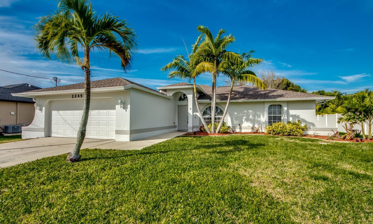 Pelican House | Pristine pool home ready for your vacation with friends or family .