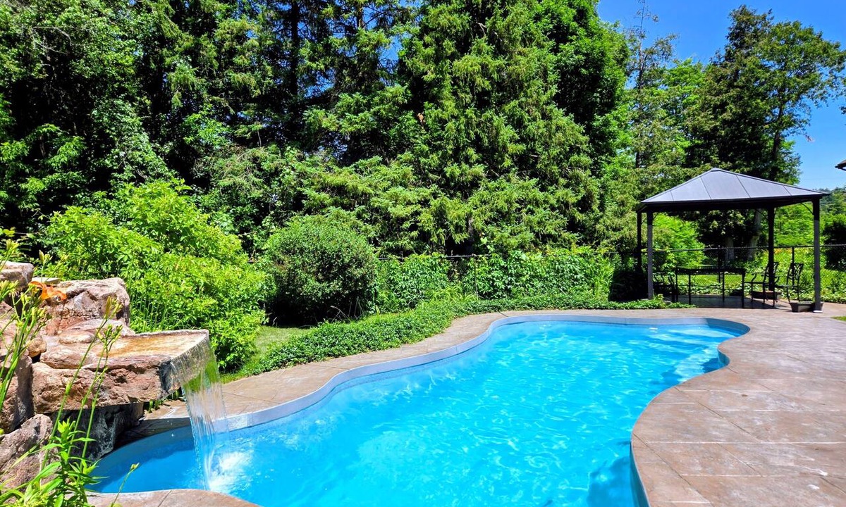 Georgetown Bed & Breakfast | Private floor in Heritage designated House, with kitchen + Pool & garden access