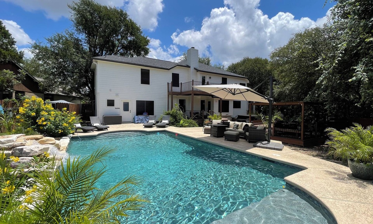 North Buttercup Creek House | Private Pool & Hot Tub-Large 4BR Family Home Near Austin-Sleeps 12!