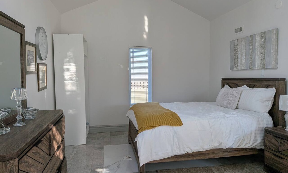 Hamilton Cottage | "Private Rymal Estate Cottage | Family-Friendly | Free Parking & Wi-Fi"