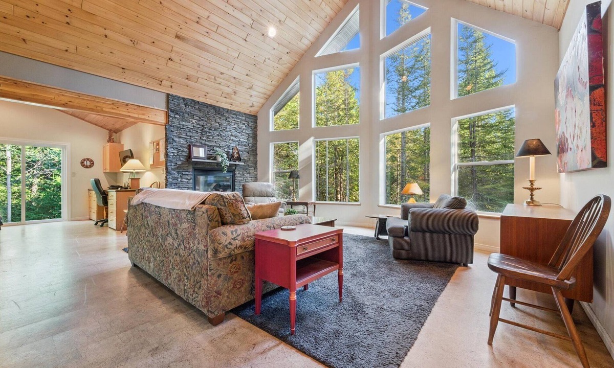 Tobermory Cottage | Private thirty five acre Tobermory retreat with trails, open-concept living, and close to attractions.