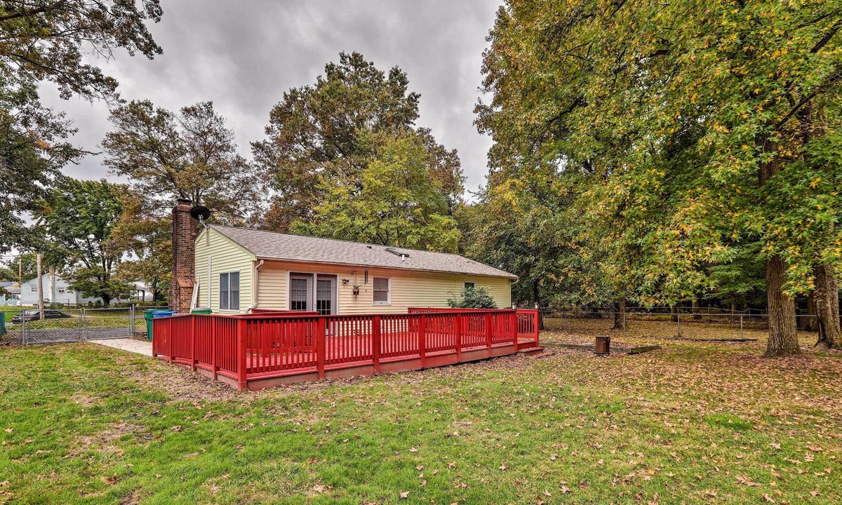 Bristol House | Quaint Bristol Home - Walk to Dining & Wharf!
