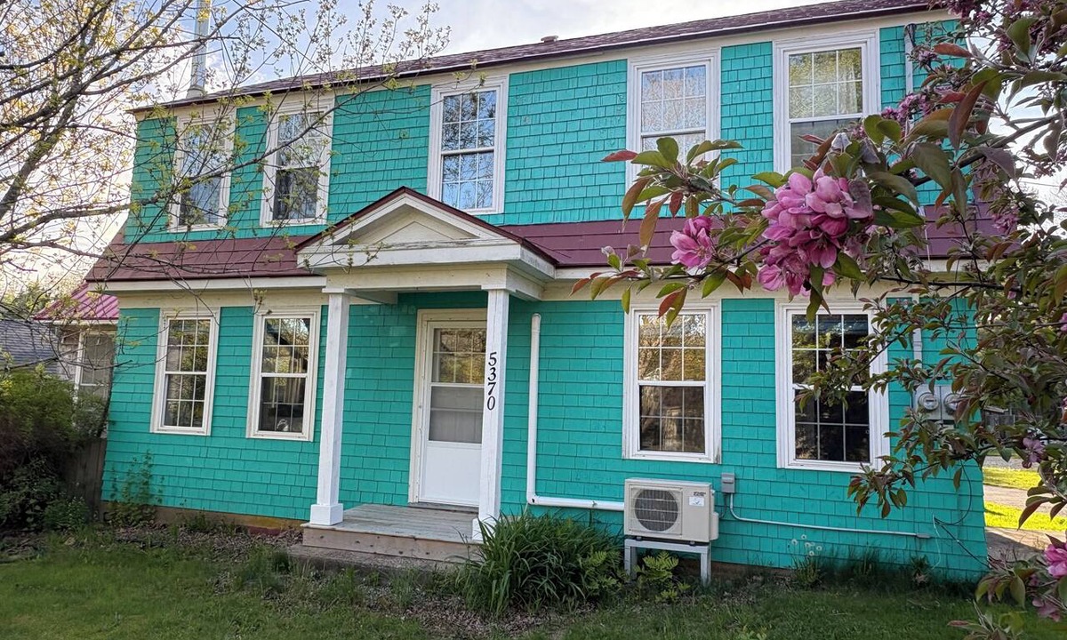 Chester Basin House | Quaint Dutch Colonial. Located in the seaside community of Chester Basin.