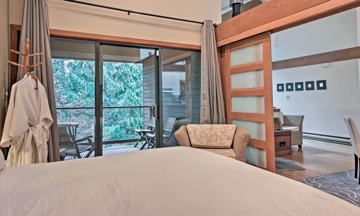 Sechelt Cottage | Quiet Hidden Creekside Home Steps to Sechelt Inlet