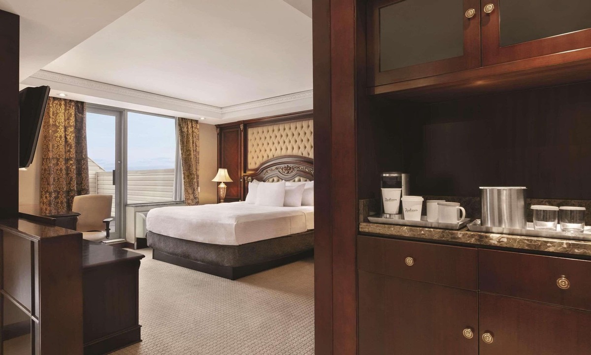 Gateway Hotel | Radisson Hotel Toronto Airport West