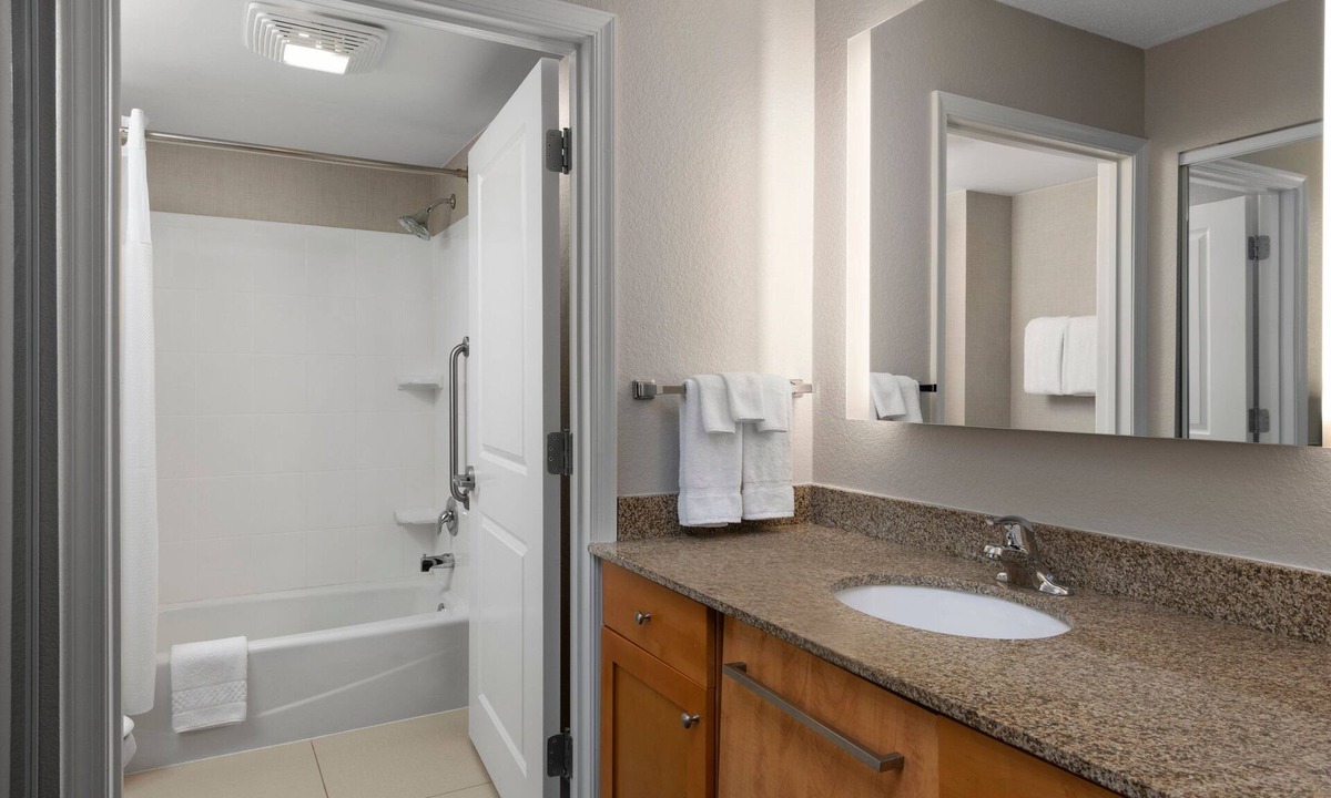 Mount Laurel Hotel | Residence Inn by Marriott Mt. Laurel at Bishop's Gate