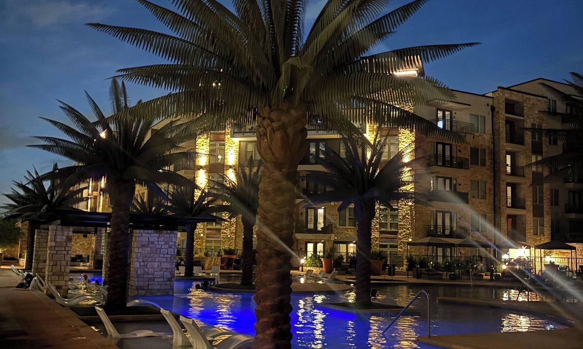 Addison Apartment | Resort style luxury pool & gym, close to everything, parking garage