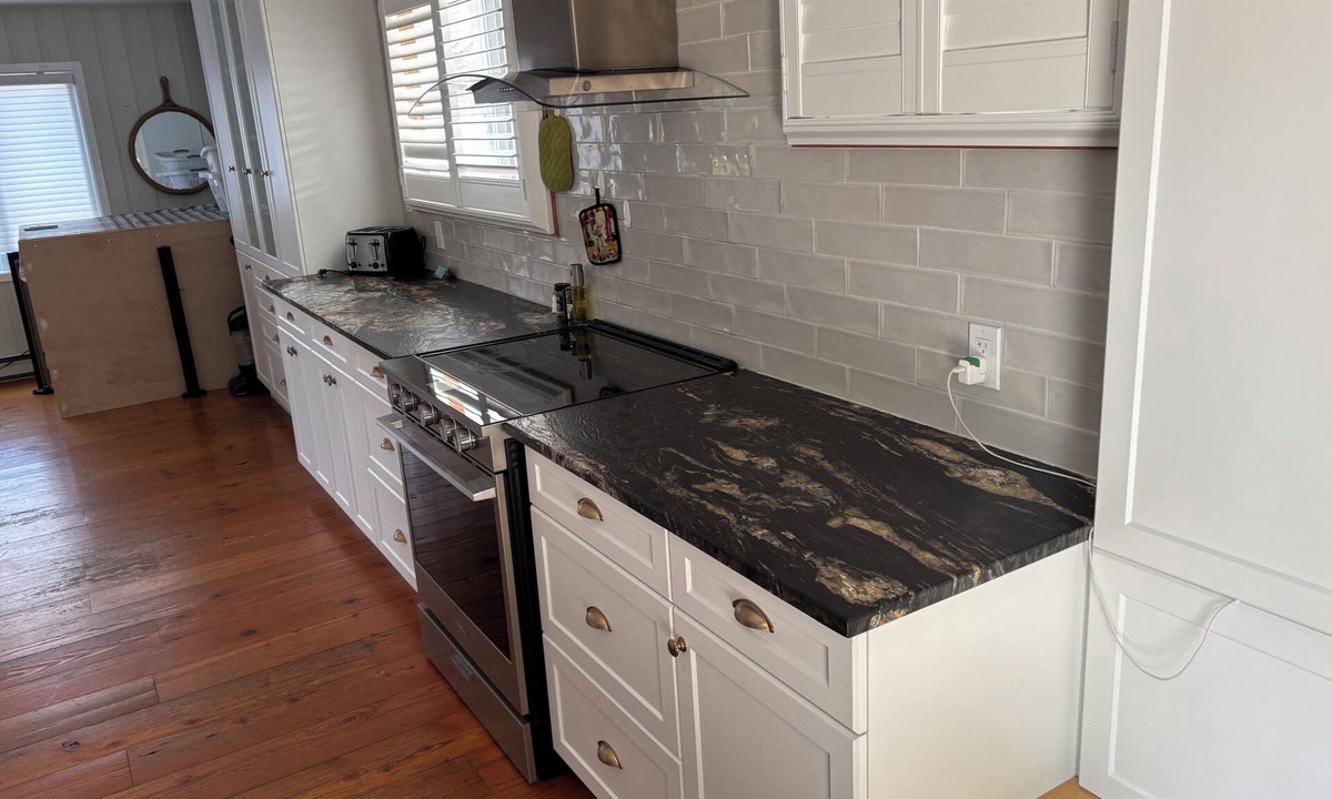 Port Dover Apartment | River front cottage close to the beach
