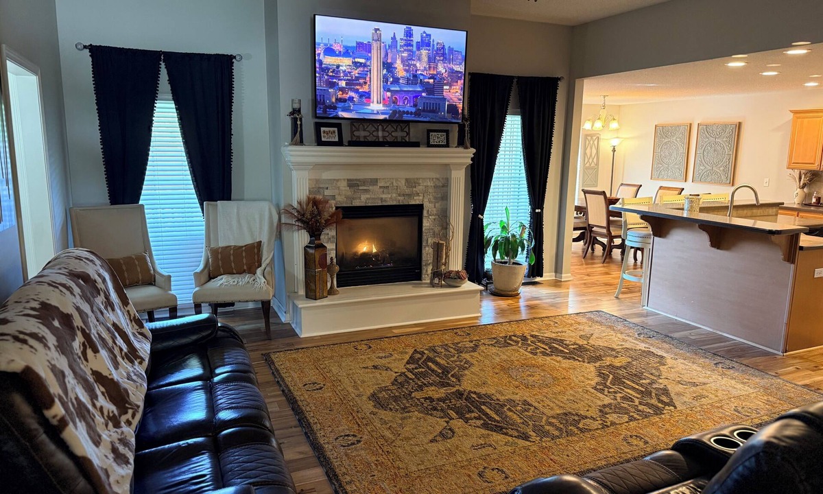 Riverside House | Riverside MO-KC Center: 10 min to MCI and DTKC