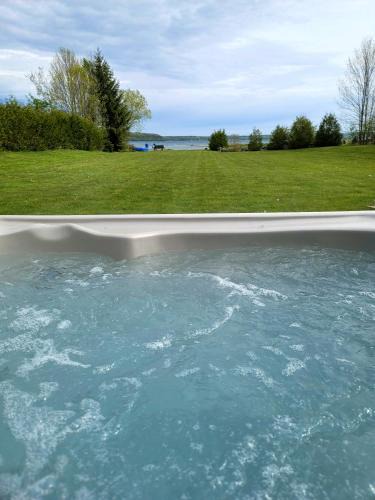 Wiarton House | Romeo Resort -Waterfront-