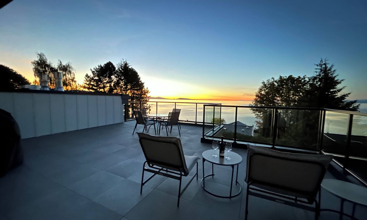 Regional District of Nanaimo Apartment | Rooftop Suite with Spectacular Oceanview!