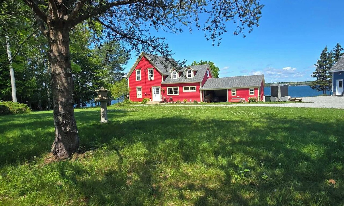 Cape Breton Regional Municipality House | Rustic waterfront farmhouse on Sydney Harbour, with amazing sunset views.