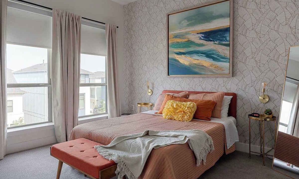 Rowlett Apartment | Sapphire Sunset | Modern Retreat near Lake, Pool & Gym
