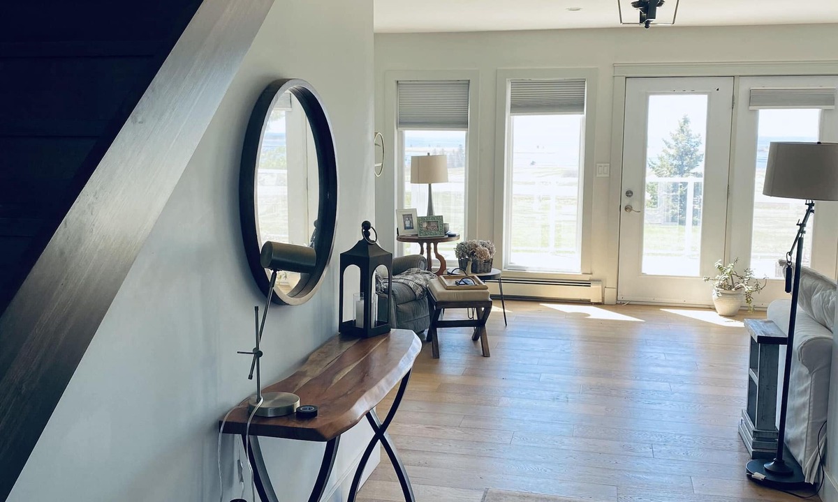 Charlotte's Shore House | Scenic Getaway - beautiful views, quiet location close to local restaurants!