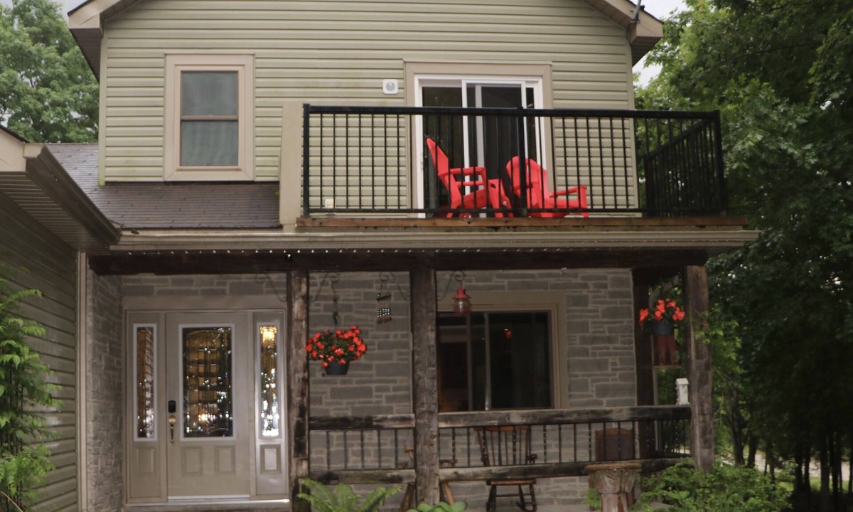 South Bruce Peninsula Cottage | Serene and Cozy Cottage Escape Near Sauble, Tobermory and Wiarton