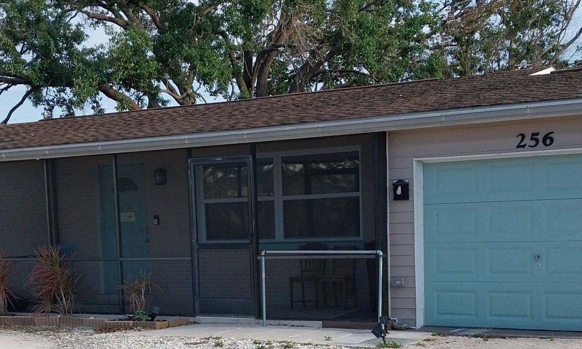 Venice Gardens House | Short Term Housing or Vacation, Near Beach, Food & Shopping, Fenced, Pet Welcome