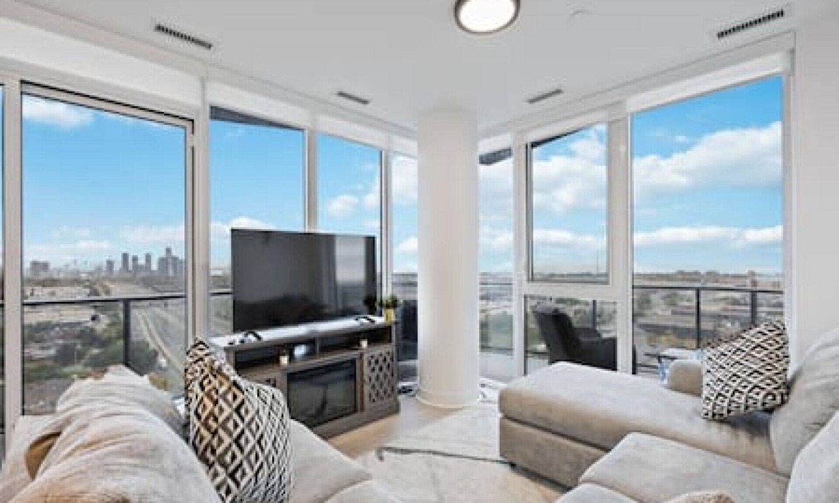 The Queensway Condo | Skyline Haven - Modern 3-BD City View Retreat