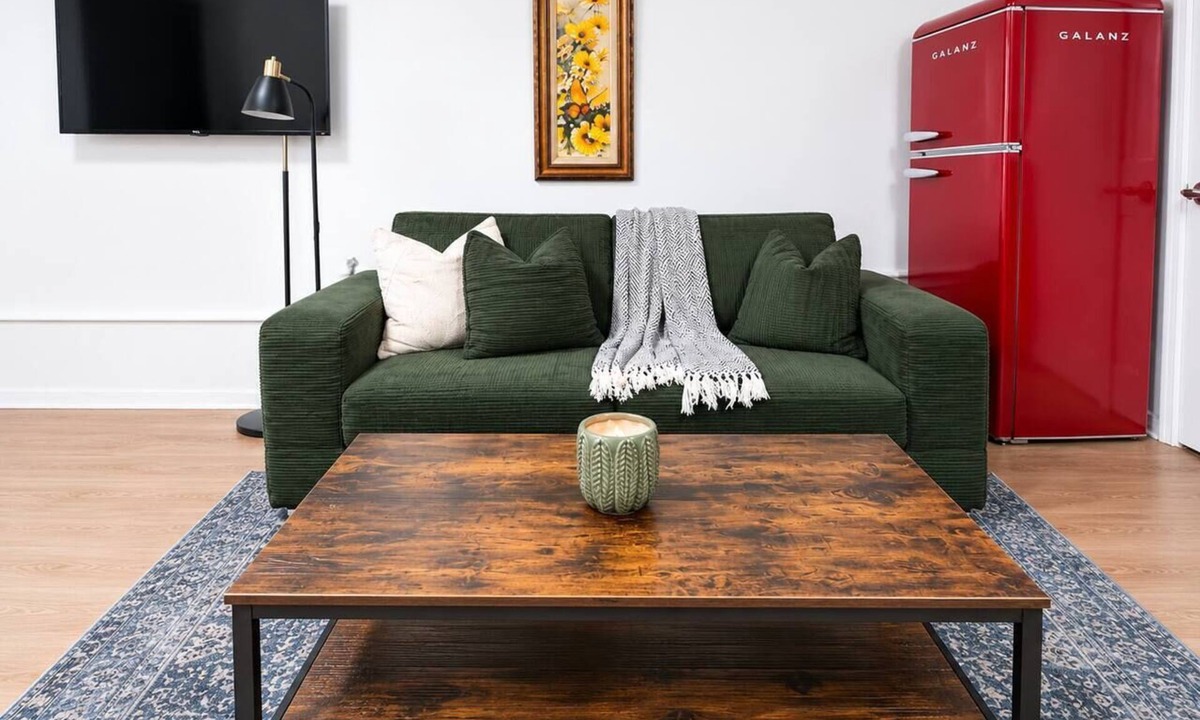 St. Johns Apartment | Sleepover | Vibrant Studio + Gym - Austin TX