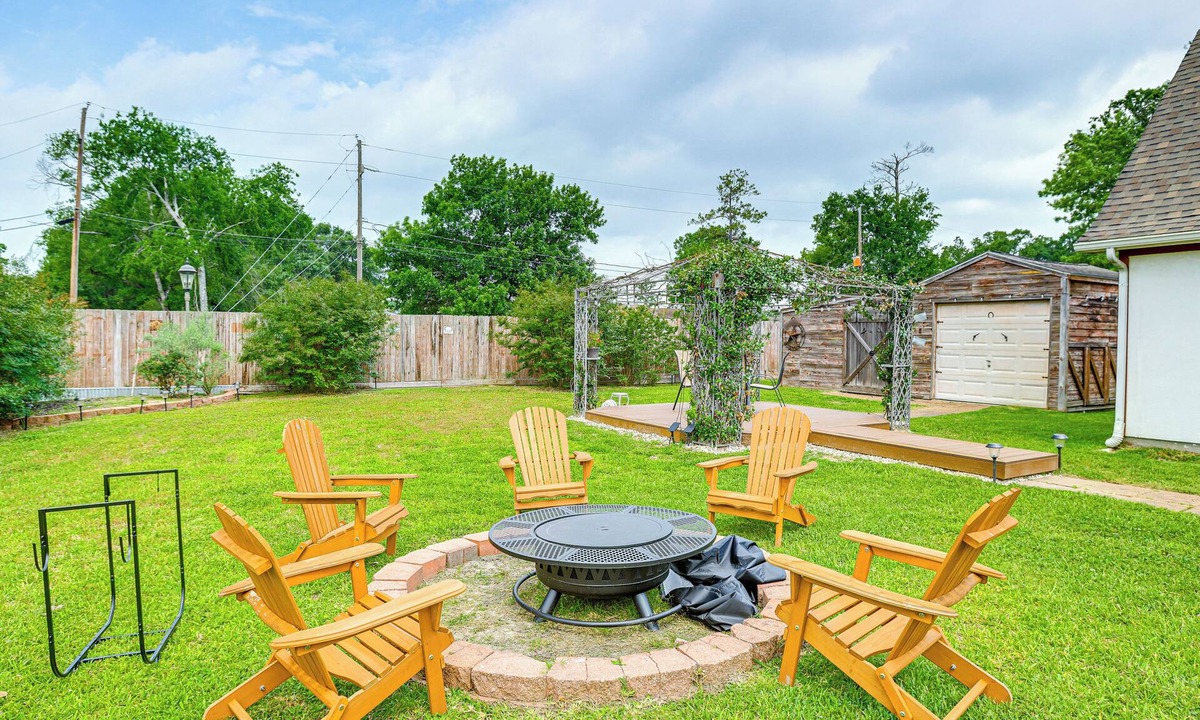 Humble House | Soccer Fan Ready 8BR Home - IAH/Stadium: Sleeps 17