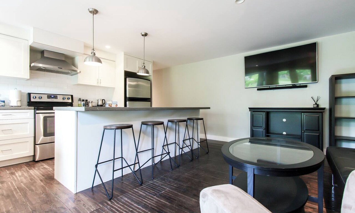 Delta Apartment | Spacious 2-bedroom bottom suite in vibrant Tsawwassen