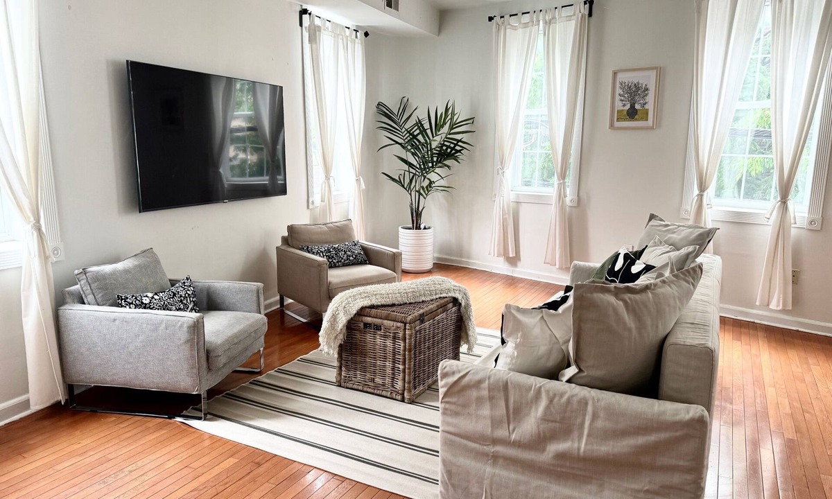Northern Liberties Apartment | Spacious 2BR 2BTH Bi Level Apt with roof deck in the heart of Northern Liberties