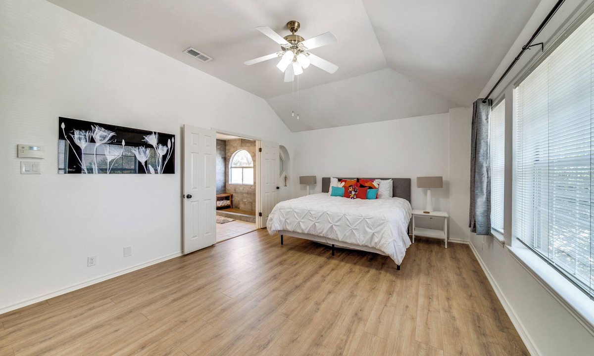 Stone Oak House | Spacious 3-Bedroom REMODELED Family Home #Stone Oak Shops #Hospitals #Golf #JBSA