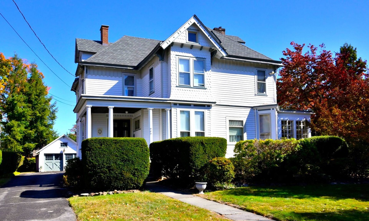 Plainfield House | Spacious 4-bedroom house in quaint Plainfield with AC And WiFi