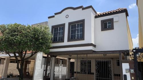 Escobedo House | Spacious 4-bedroom house in beautiful Ciudad General Escobedo with WiFi, AC
