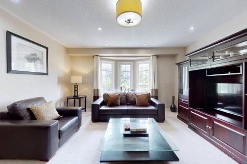 Downsview House | Spacious 4-Story Townhome in North York