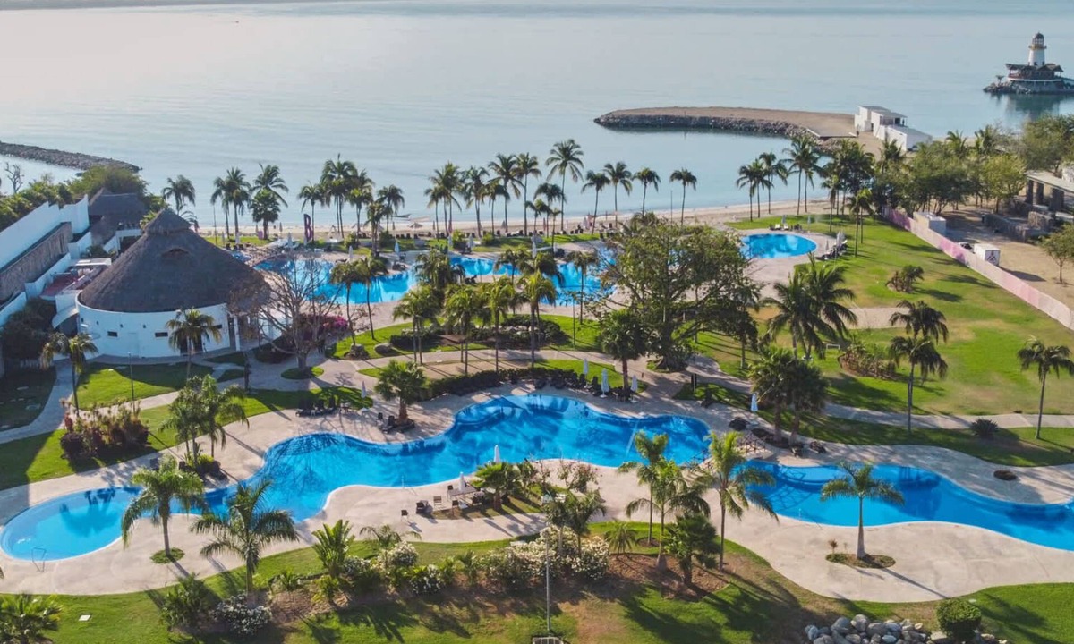 La Cruz de Huanacaxtle Apartment | Spacious 4BR w Jacuzzi & Beach Access - Villa 91