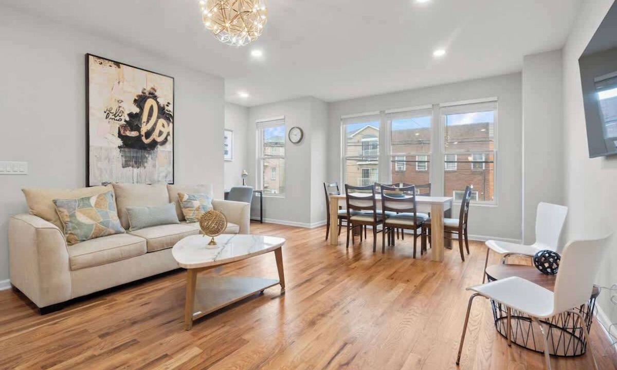 West Side Apartment | Spacious 4BED 3BA Apt with Garage Near NYC and MetLife Stadium, close to PATH ready for FIFA