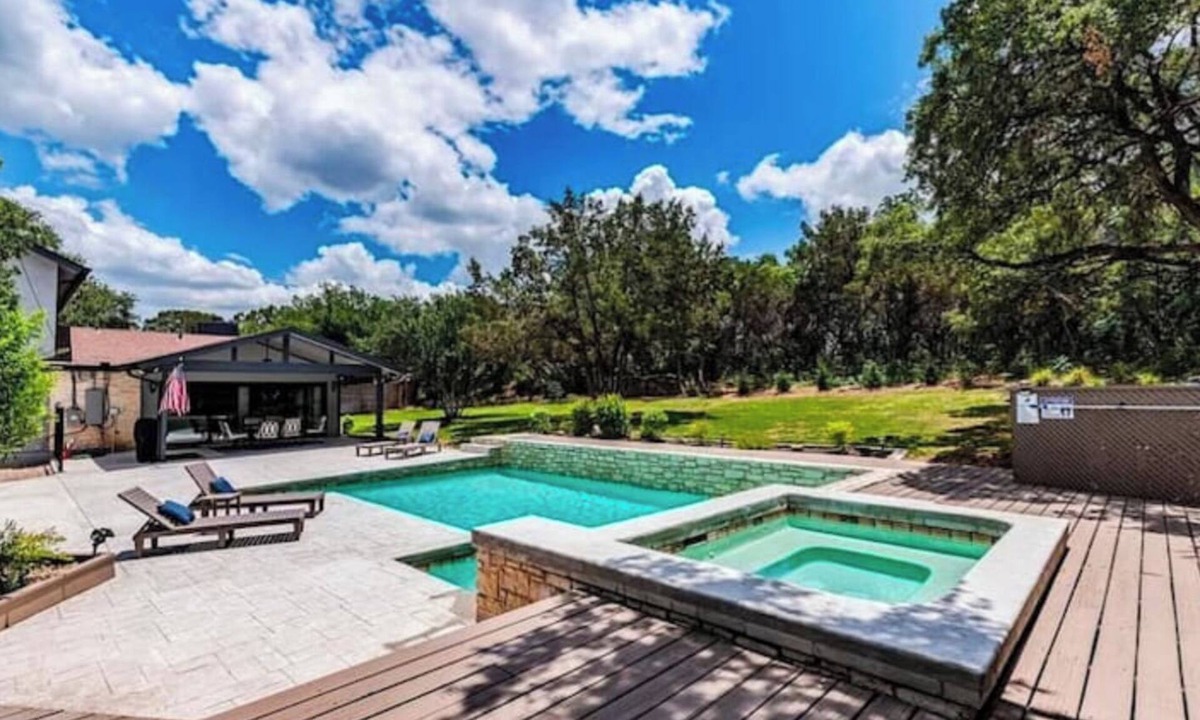 Marshall Ford Vista House | Spacious 5-bedroom, 4 Bath home: Pool, AC, WiFi ,and more near fabulous Austin.
