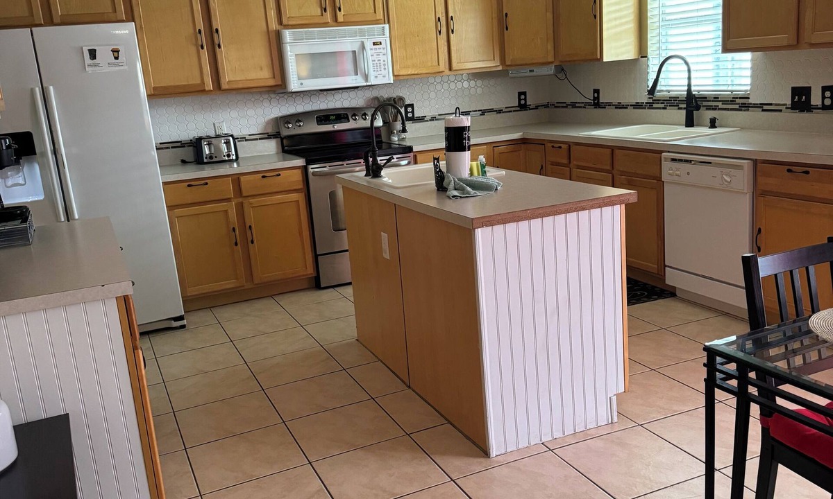 Legacy Park House | Spacious 5-bedroom house in enjoyable Davenport with AC, WiFi