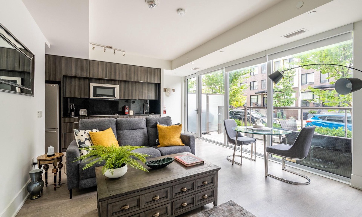 Fashion District Condo | Spacious corner Loft in King West