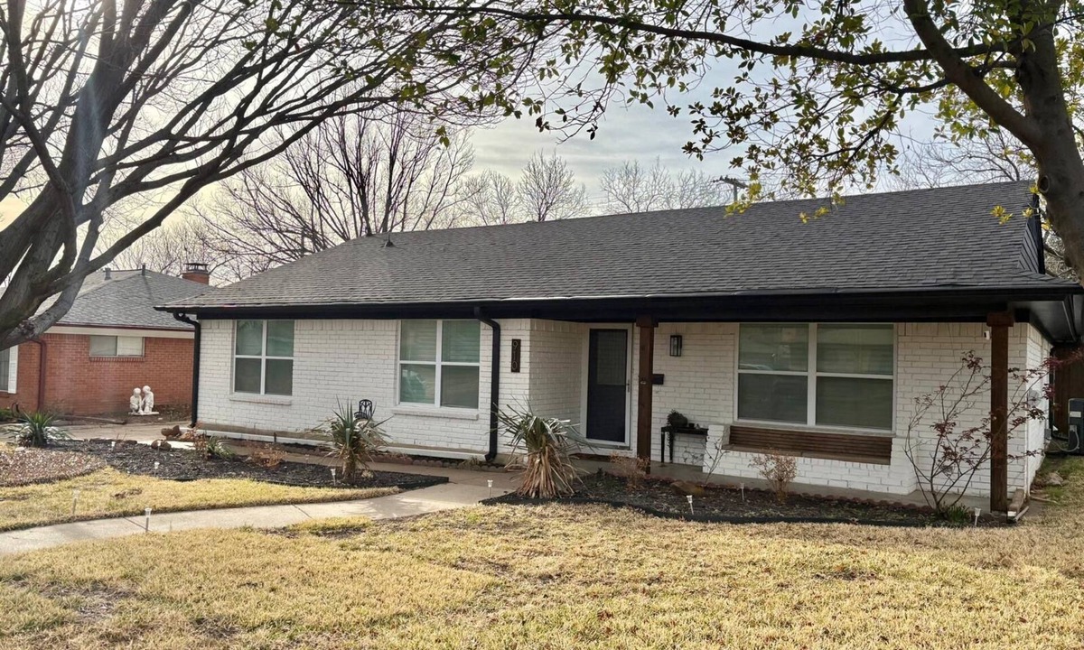 Irving House | Spacious Dallas Retreat Sleeps 8 Perfect for Summer Travel & Soccer Fans