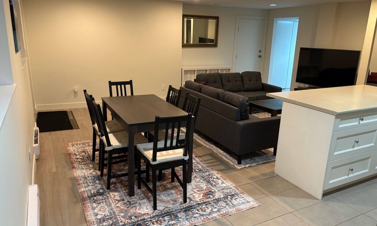 Lynn Valley House | Spacious Family Home in Lynn Valley Centre
