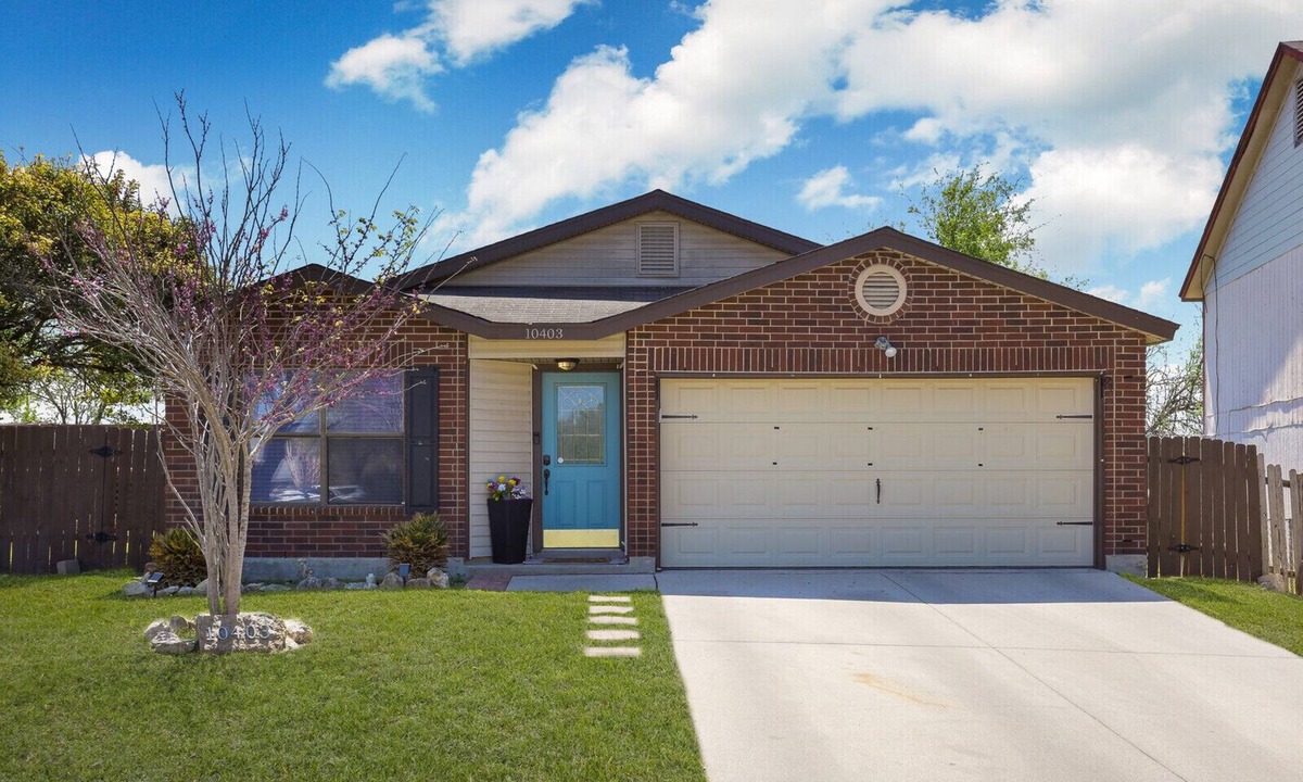 Heritage House | Spacious Home with Pool Sleeps 10 Near Lackland BMT Graduation Family Friendly