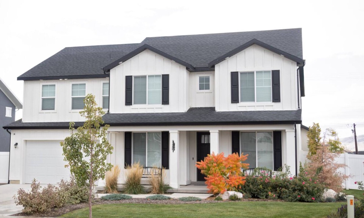 American Fork House | Spacious house, sleeps 11, in beautiful American Fork with fireplace, and arcade