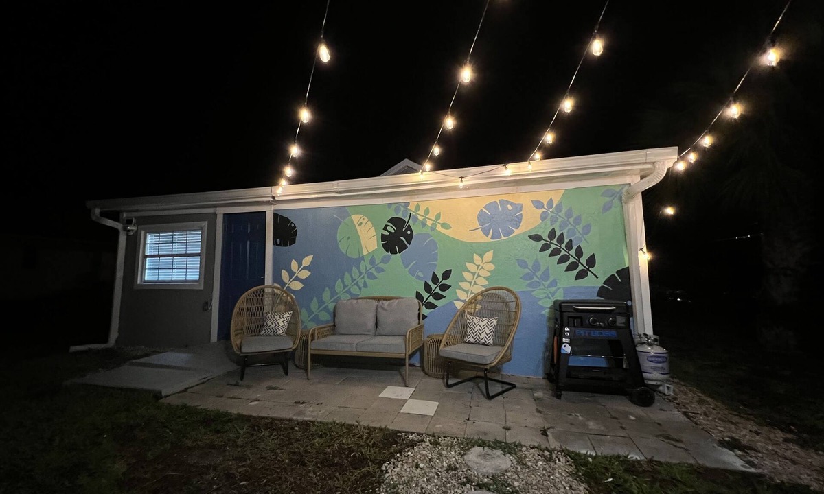 Fort Myers House | Spacious Retreat for the whole family, Pet-Friendly, Near Downtown!