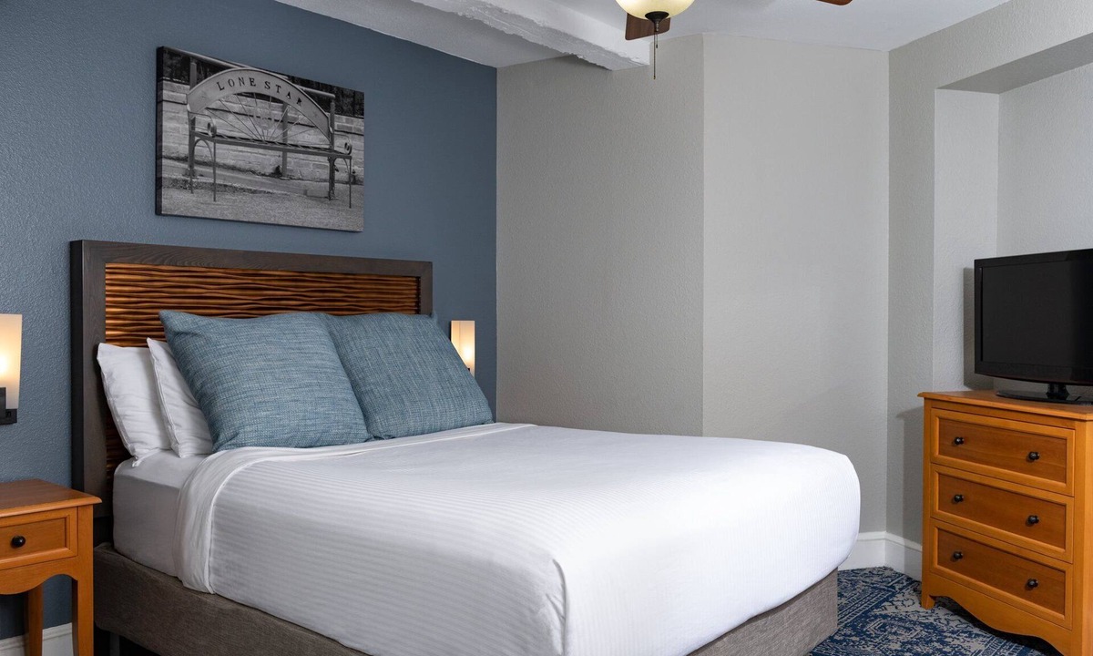Downtown San Antonio Resort | Spacious River Walk Resort close to the Alamo and Americas Oldest Stone Church