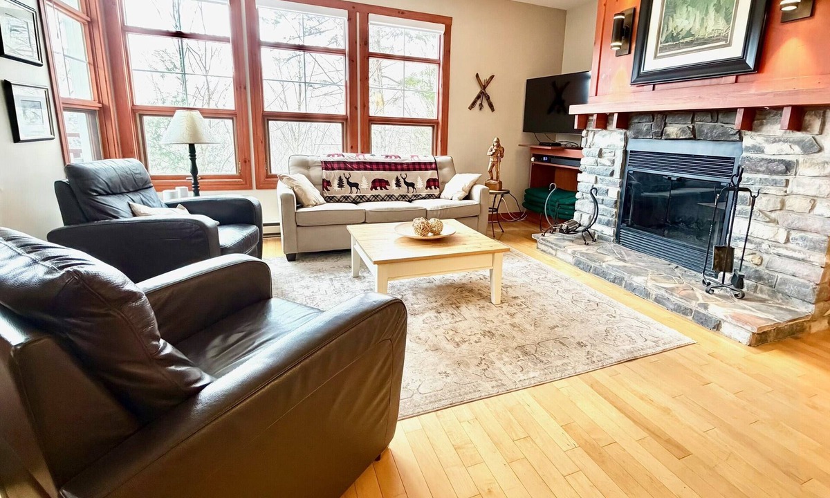 Mont-Tremblant Condo | Spacious Tremblant Condo - Pools & Hot Tubs, Steps to Ski/Golf/Bike/Hike - 8 ppl