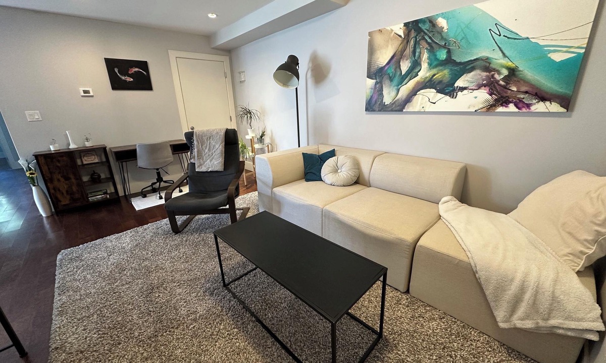 Hastings House | Spacious Vancouver Suite