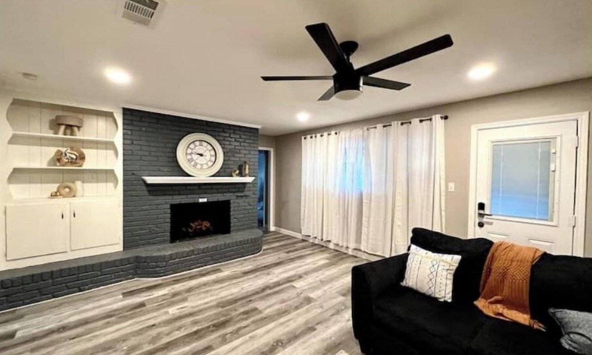 Ederville House | Spacious World Cup home! Minutes from AT&T Stadium. Groups welcome