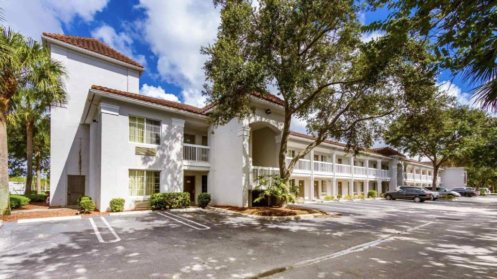 Coral Springs Hotel | Studio 6 Extended Stay - Coral Springs, FL- Fort Lauderdale