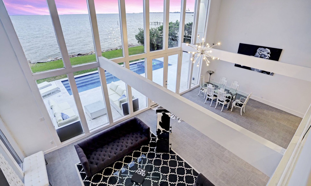 La Porte House | Stunning Galveston Bay Beach Getaway!