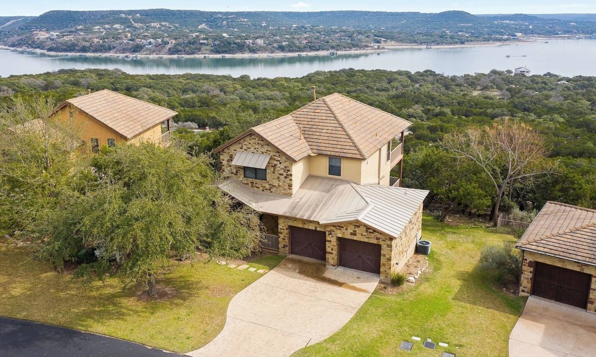Jonestown House | Stunning Lake Travis Views, All Hollows Amenities