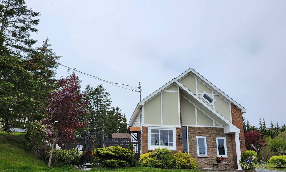Ketch Harbour House | Stunning single home getaway on the ocean, close to Halifax.